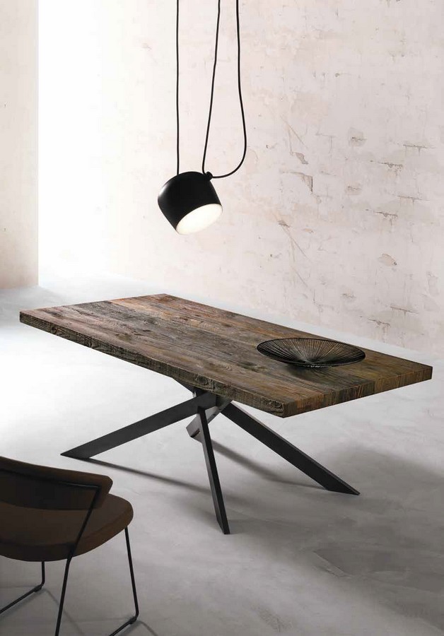 Tavolo moderno Dave in legno e struttura in metallo