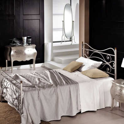 Halbgroßes Bett Handgearbeitete schmiedeeiserne Note