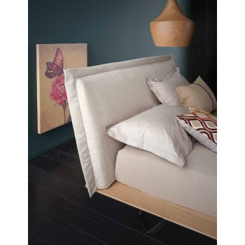 Doppelbett aus Altacorte mit gepolstertem Kopfteil