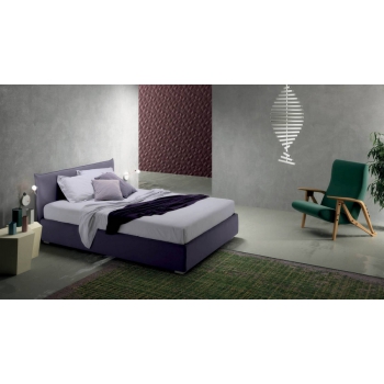 Gutes Bett mit Container