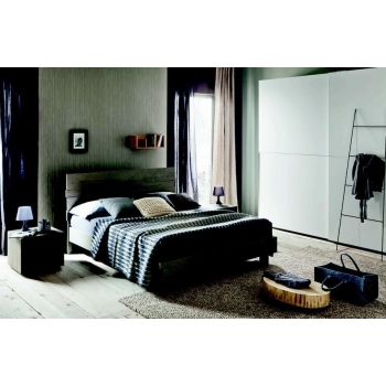 Kenzo Bett aus doppeltem Altacorte in Massivholzplanken