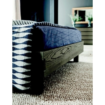 Kenzo Bett aus doppeltem Altacorte in Massivholzplanken