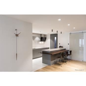 Punto y Koma Uhr von Nomon