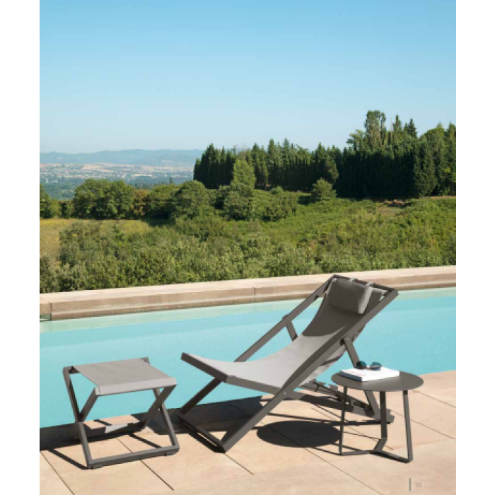 Pouf von Talenti aus der Touch-Linie für den eleganten und modernen Outdoor-Einsatz