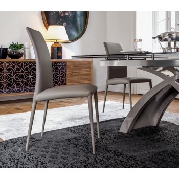 Tonin Casa Charm Stuhl gepolstert und bezogen