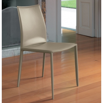 Linda Stuhl von Bontempi in Leder bezogen