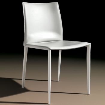 Linda Stuhl von Bontempi in Leder bezogen