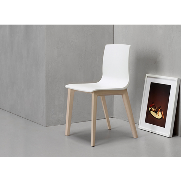 Smilla Stuhl aus Technopolymer und Buchenbeinen Design Scab