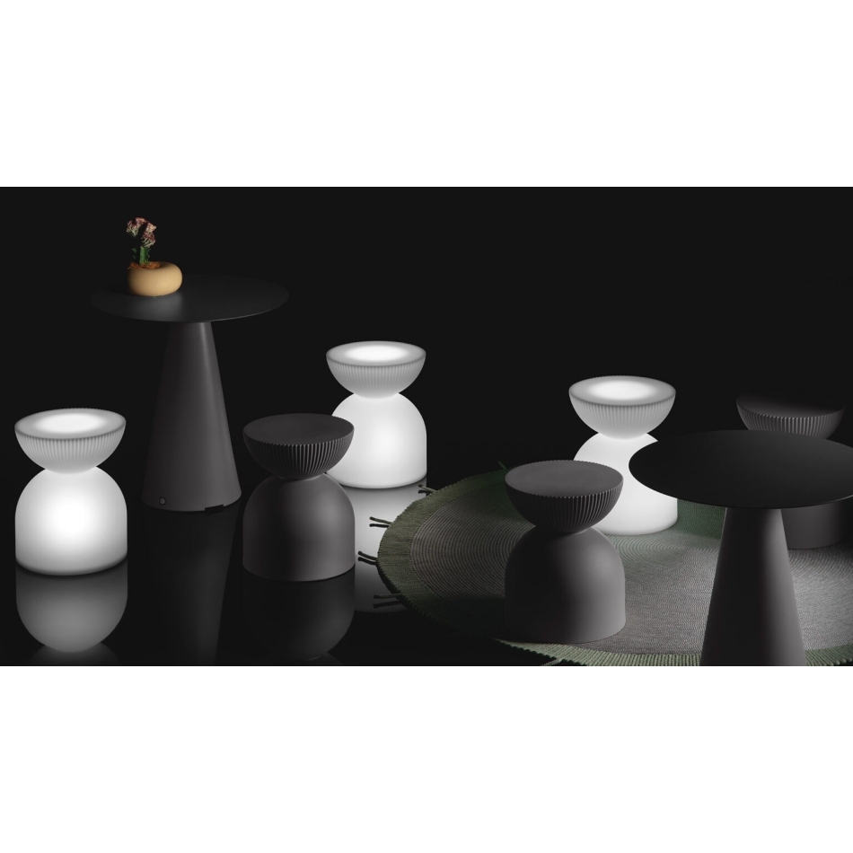 Illo Hocker mit Licht von Lyxo