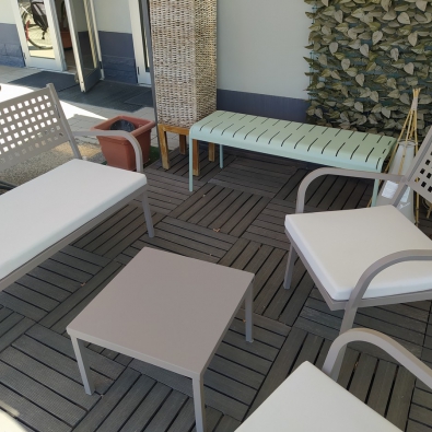 Alice CH201 niedriger Tisch aus verzinktem Eisen von Vermobil in prompter Lieferung