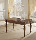 Tisch im klassischen Stil Ausgestattet mit Benedetti ganz in Holz