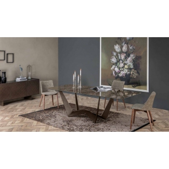 Reverse Table von Tonin Casa behoben