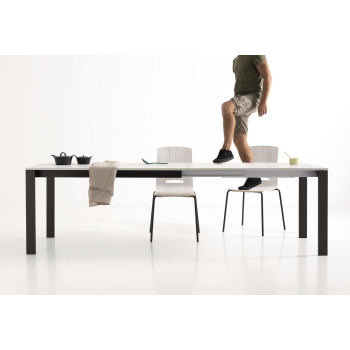 Schlichter Tisch von Point House