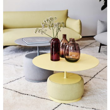 Coffee Table Bloom tavolino in metallo o legno rivestito in tessuto o pelle di Midj