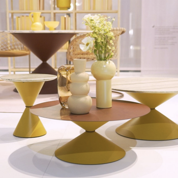 Coffee Table Clessidra con struttura in metallo di Midj