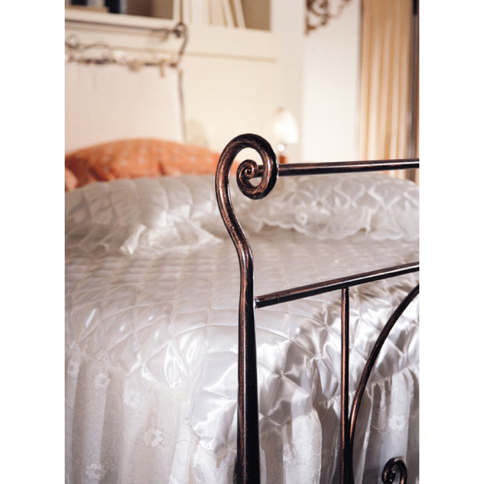 Letto matrimoniale  Aida in ferro battuto prodotto artigianalmente