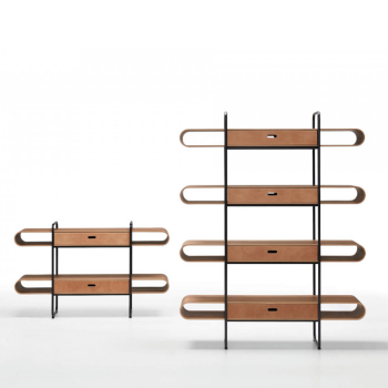Libreria Apelle in metallo e legno con cassetto rivestito in cuoio di Midj