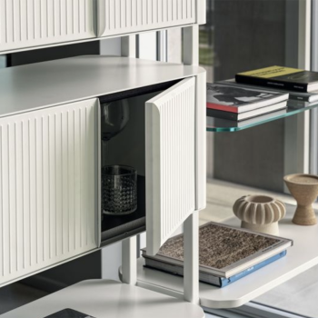 Libreria Charlotte Bontempi a parete o soffitto con ripiani e contenitori