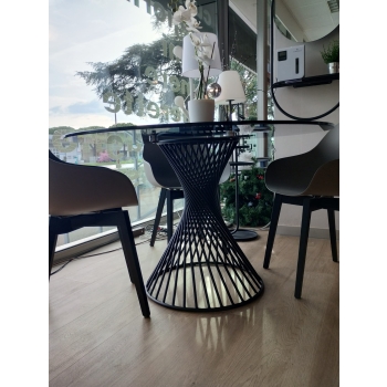 Pacchetto tavolo Vortex di Calligaris + 4 sedie Academy di Connubia in pronta consegna