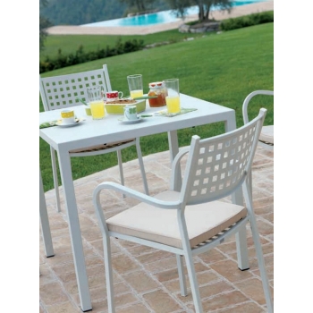 Poltrona Alice di Vermobil impilabile