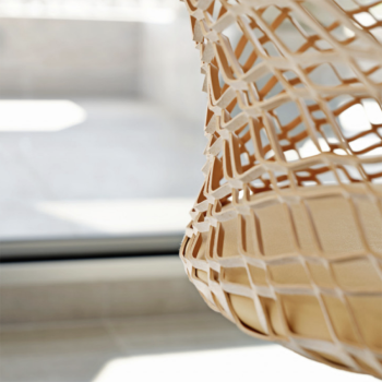 Poltrona Attesa P47 AP M TS_CU con schienale in cuoio e rivestita in tessuto o pelle di Midj