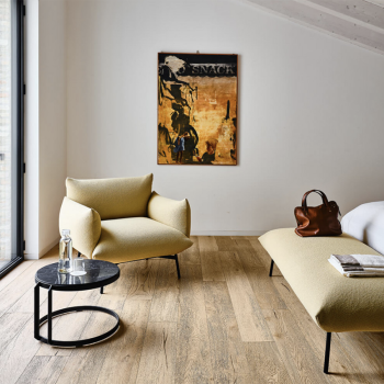 Pouf AREA con quattro gambe in metallo verniciato