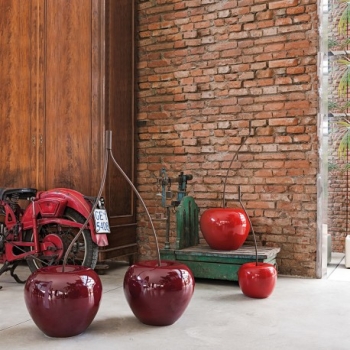 Scultura Cherry Floor in varie dimensioni di Adriani&Rossi