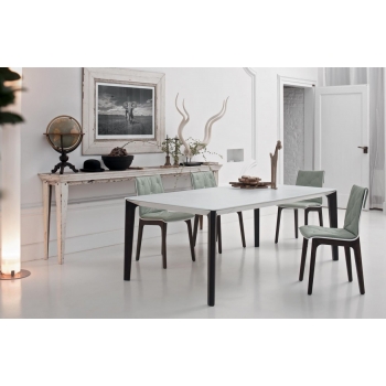 Sedia Alfa di Bontempi con monoscocca in legno laccato