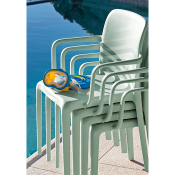 Sedia Bayo CB2119 di Connubia con braccioli