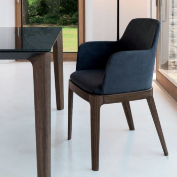 Sedia Bontempi Margot con struttura in legno o in acciaio laccato imbottita