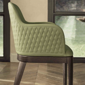 Sedia Bontempi Margot con struttura in legno o in acciaio laccato imbottita