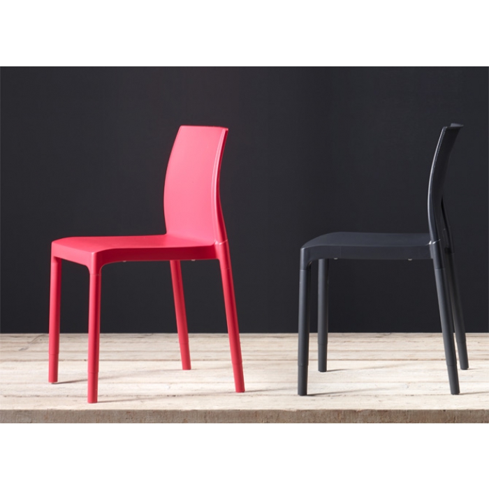 Sedia Choè Trend Chair Mon Amour con braccioli di Scab Design