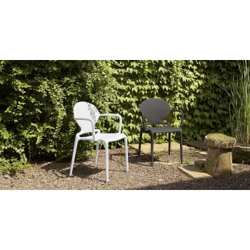 Sedia Gio con braccioli in tecnopolimero impilabile Scab Design