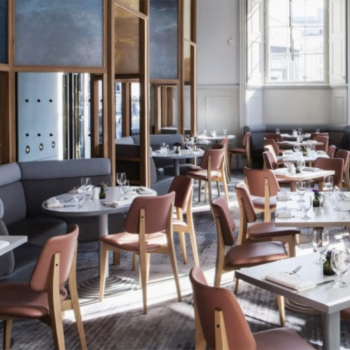 Sedia Joe S L TS in legno rivestita in tessuto o pelle di Midj