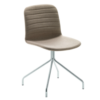 Sedia Liù in metallo, legno, rivestita in tessuto, cuoio, pelle con cuciture orizzontali o grinze,