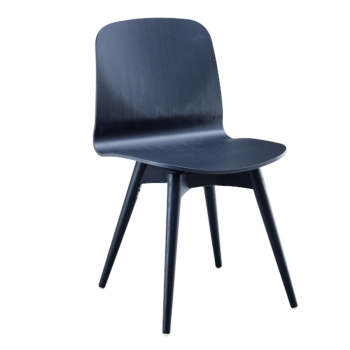 Sedia Liù in metallo, legno, rivestita in tessuto, cuoio, pelle con cuciture orizzontali o grinze,