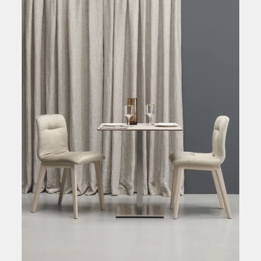 Sedia Natural Alice Pop imbottita con struttura in legno Scab design