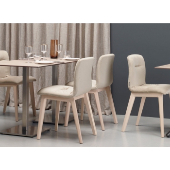 Sedia Natural Alice Pop imbottita e con struttura in legno Scab design