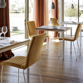 Sedia Star S M TS in metallo rivestita in tessuto o pelle di Midj