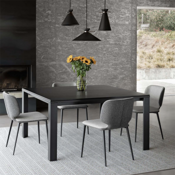 Sedia Wrap S M TS in metallo rivestita in tessuto o pelle di Midj