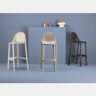 Sgabello impilabile in tecnopolimero Più di Scab Design