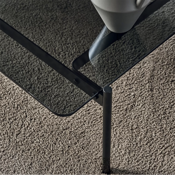 Tavolino Karol di Bontempi in acciaio con piano in cristallo o legno