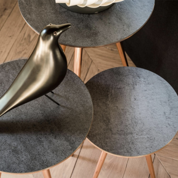 Tavolino Trip Coffee Table in metallo e cuoio o ceramica di Midj