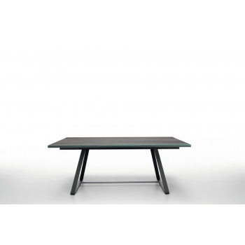 Tavolo Alfred di Midj con struttura in acciaio e piano in cristalceramica o legno massello