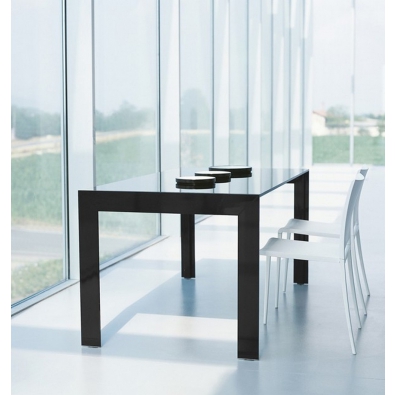 Tavolo allungabile Matrix di Pedrali con piano in vetro