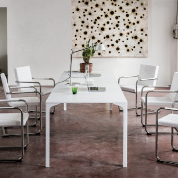 Tavolo Armando di Midj con piano in metallo verniciato