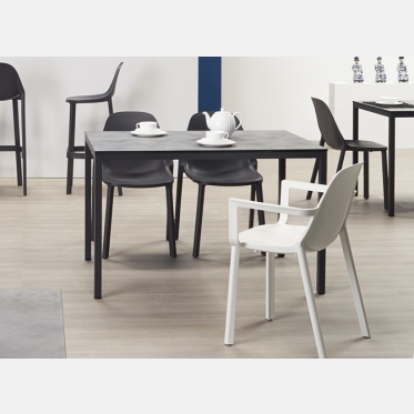 Tavolo Mirto 80x80 in acciaio Scab Design