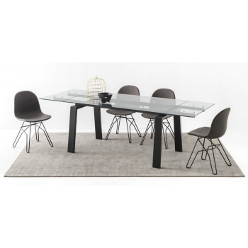 Tavolo Zeffiro di Connubia by Calligaris con piano in vetro e gambe in metallo