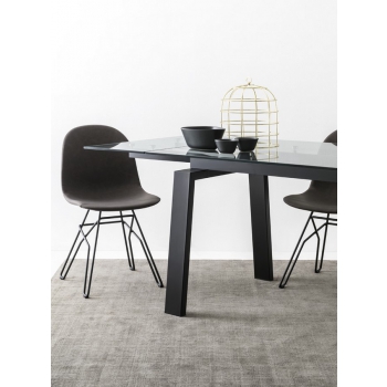 Tavolo Zeffiro di Connubia by Calligaris con piano in vetro e gambe in metallo