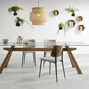 Tavolo Zeus di Midj con struttura in metallo o legno e piano in ceramica o legno